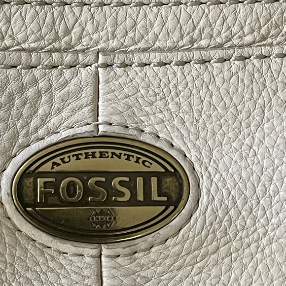 Authentic fossil crossbody purse!! - Picture 9 of 16